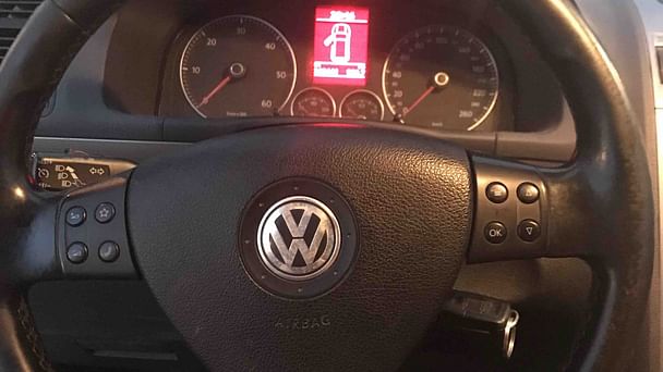 Volkswagen Touran med Skistativ