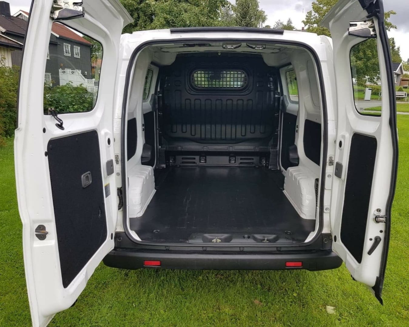 Nissan e-NV200 Varebil Elektrisk med Lydinngang