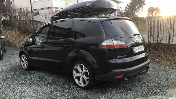 Ford S-Max med Sykkelstativ