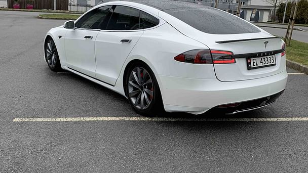 Tesla Model S med Vinterdekk