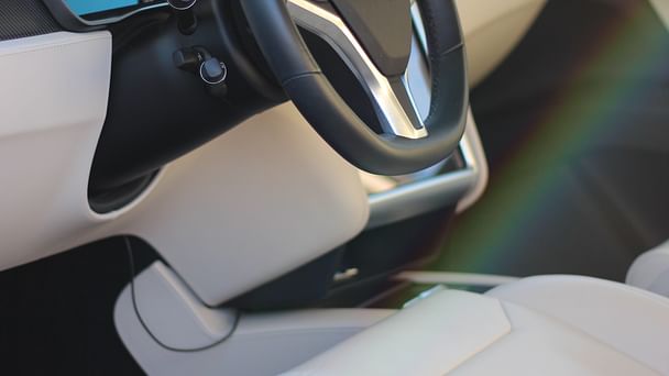 Tesla Model X med Lydinngang