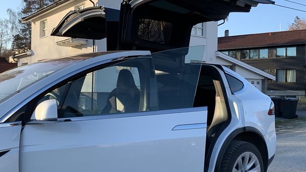 Tesla Model X med GPS