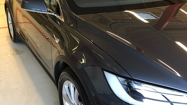 Tesla Model X med Sykkelstativ