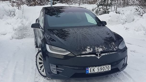 Tesla Model X med GPS