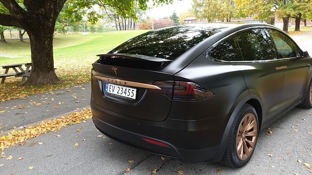 Tesla Model X med GPS