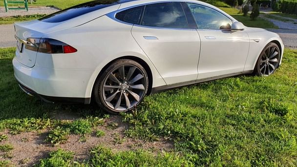Tesla Model S med GPS