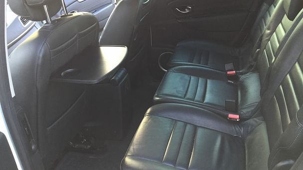 Renault Grand Scénic med Lydinngang