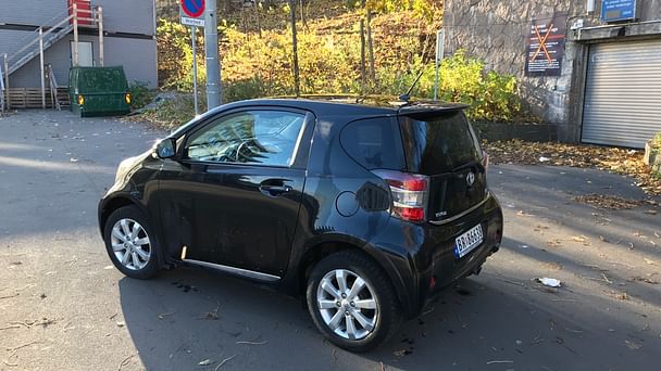 Toyota Iq - perfekt liten bil til både byen og helgetur med Vinterdekk