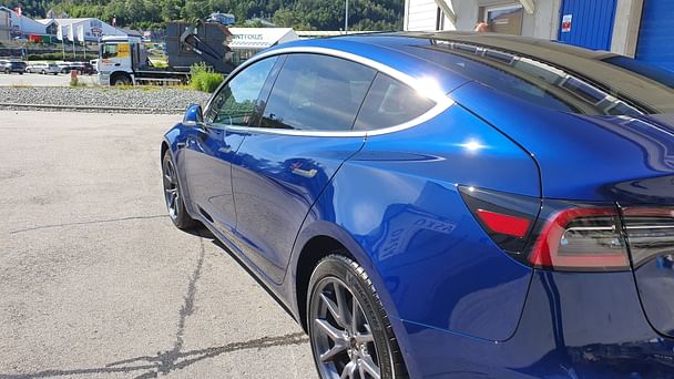 Tesla Model 3 med GPS