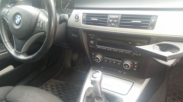 BMW Série 3 med Lydinngang