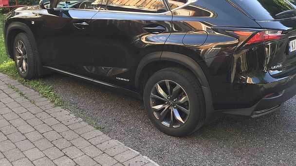 Lexus NX med Lydinngang