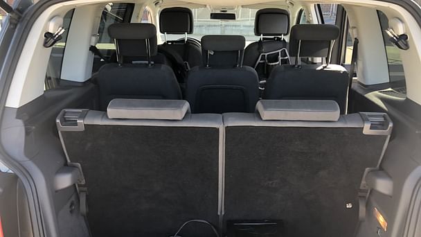 Volkswagen Touran med Skistativ