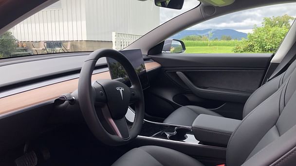 Tesla Model 3 med GPS