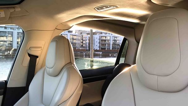 Tesla Model X med Cruisekontroll