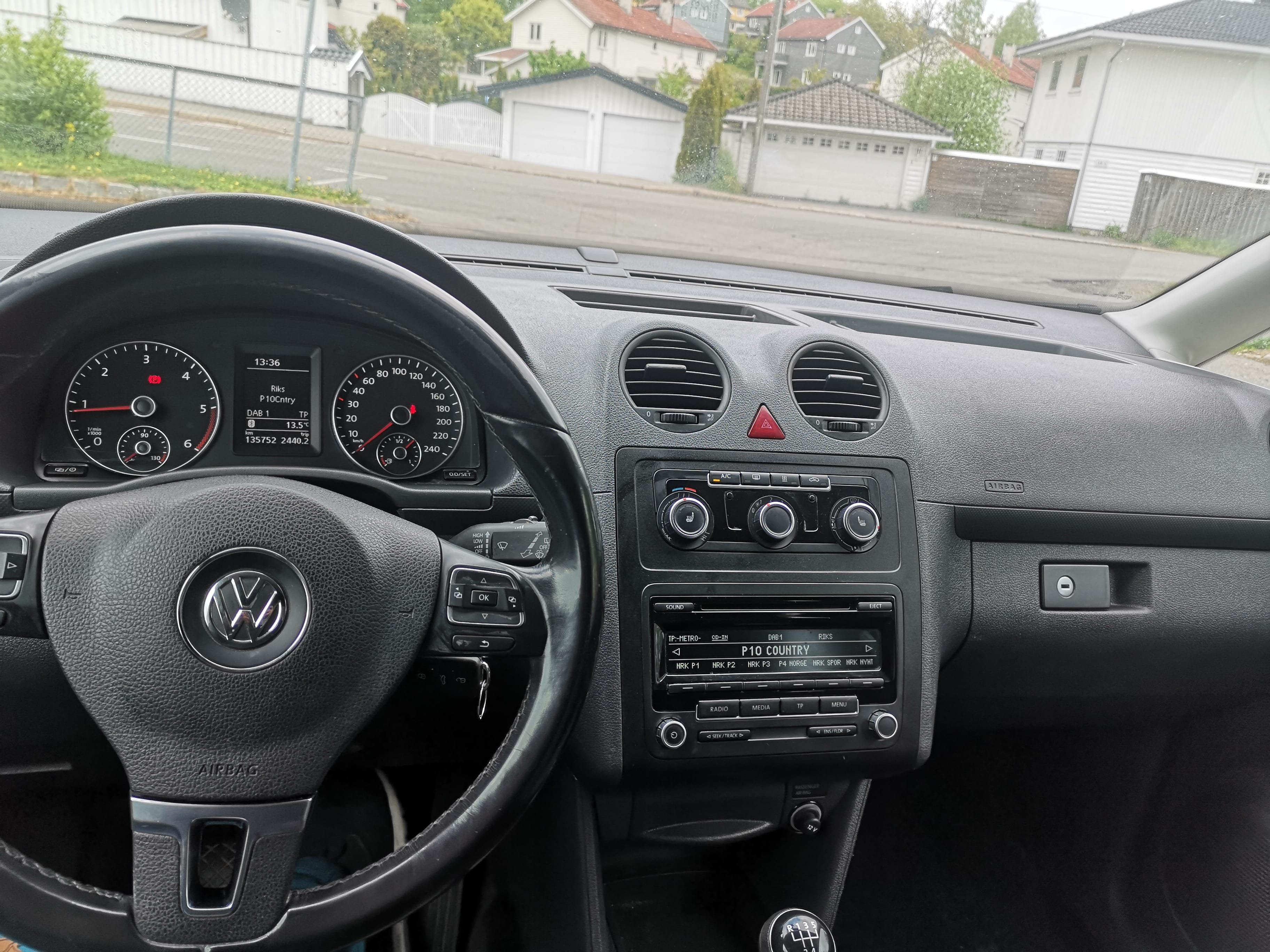 Volkswagen Caddy Maxi med Skistativ