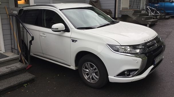 Mitsubishi Outlander med Lydinngang
