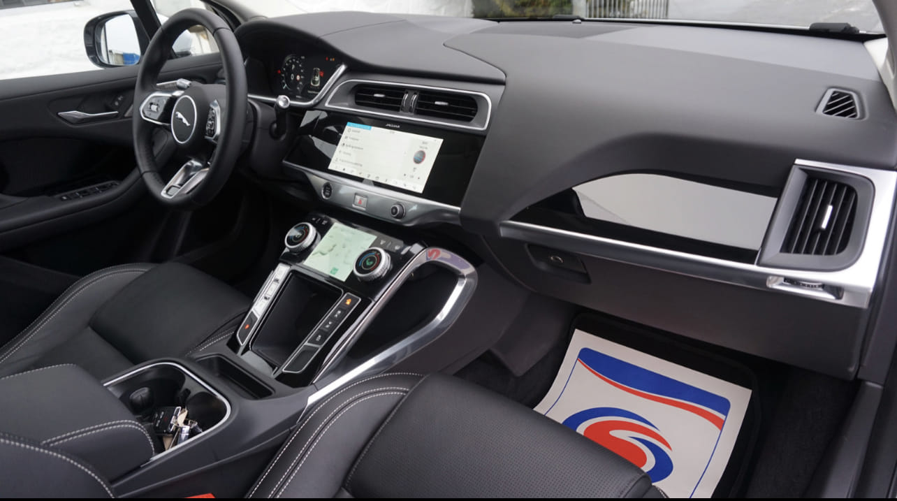 Jaguar E-Pace with GPS