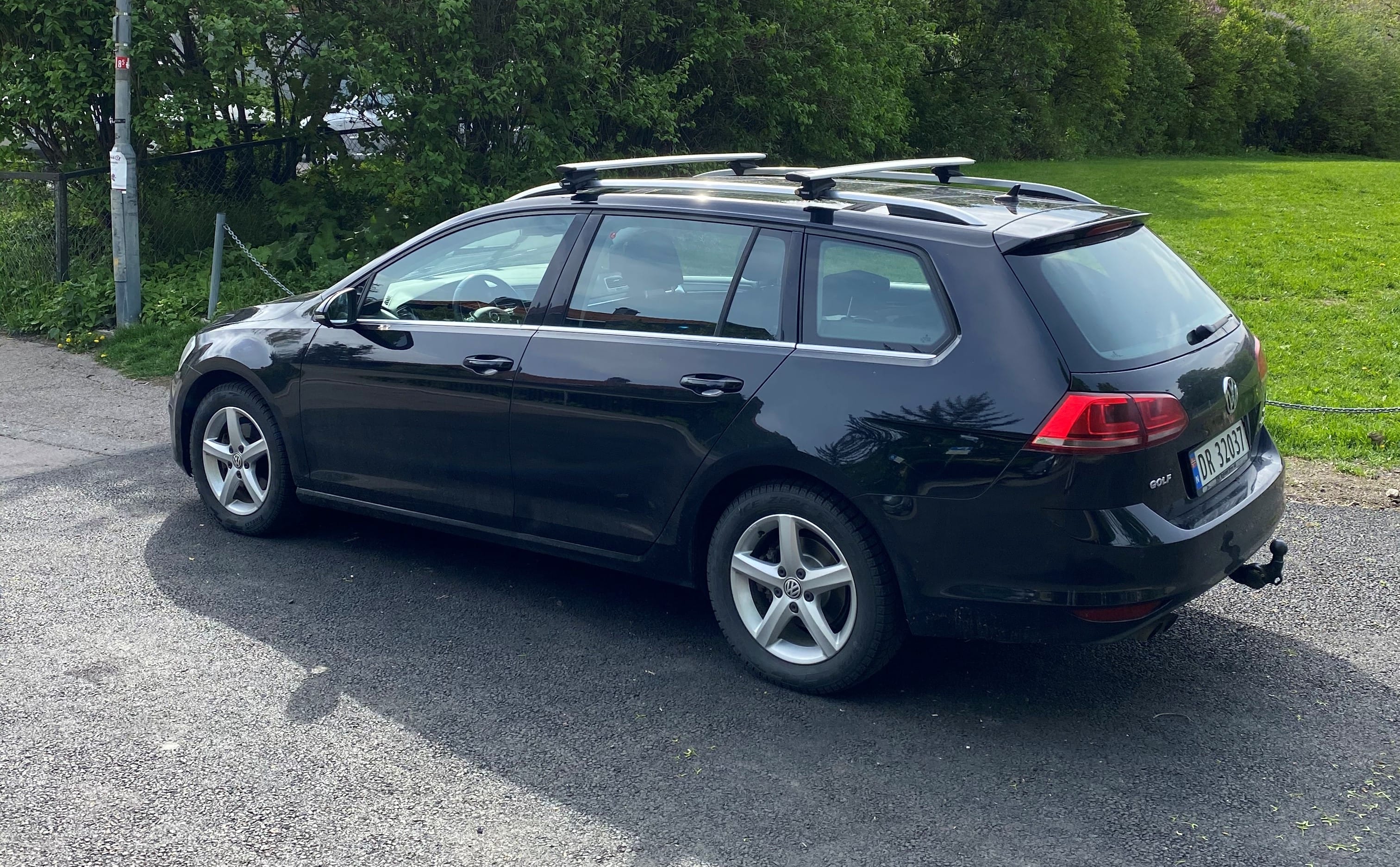Volkswagen Golf Kombi with Bluetooth audio