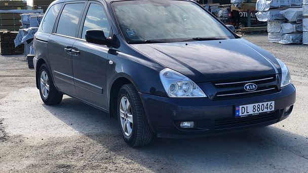 Kia Carnival med Skistativ