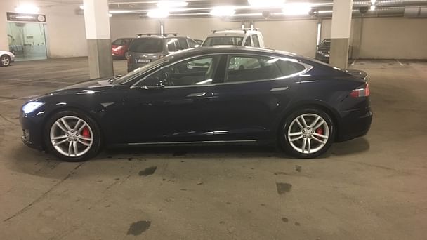 Tesla Model S med Vinterdekk