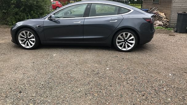 Tesla Model 3 med Vinterdekk