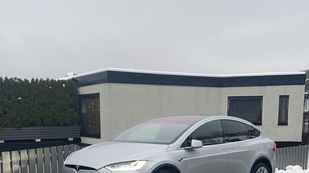 Tesla Model X med GPS