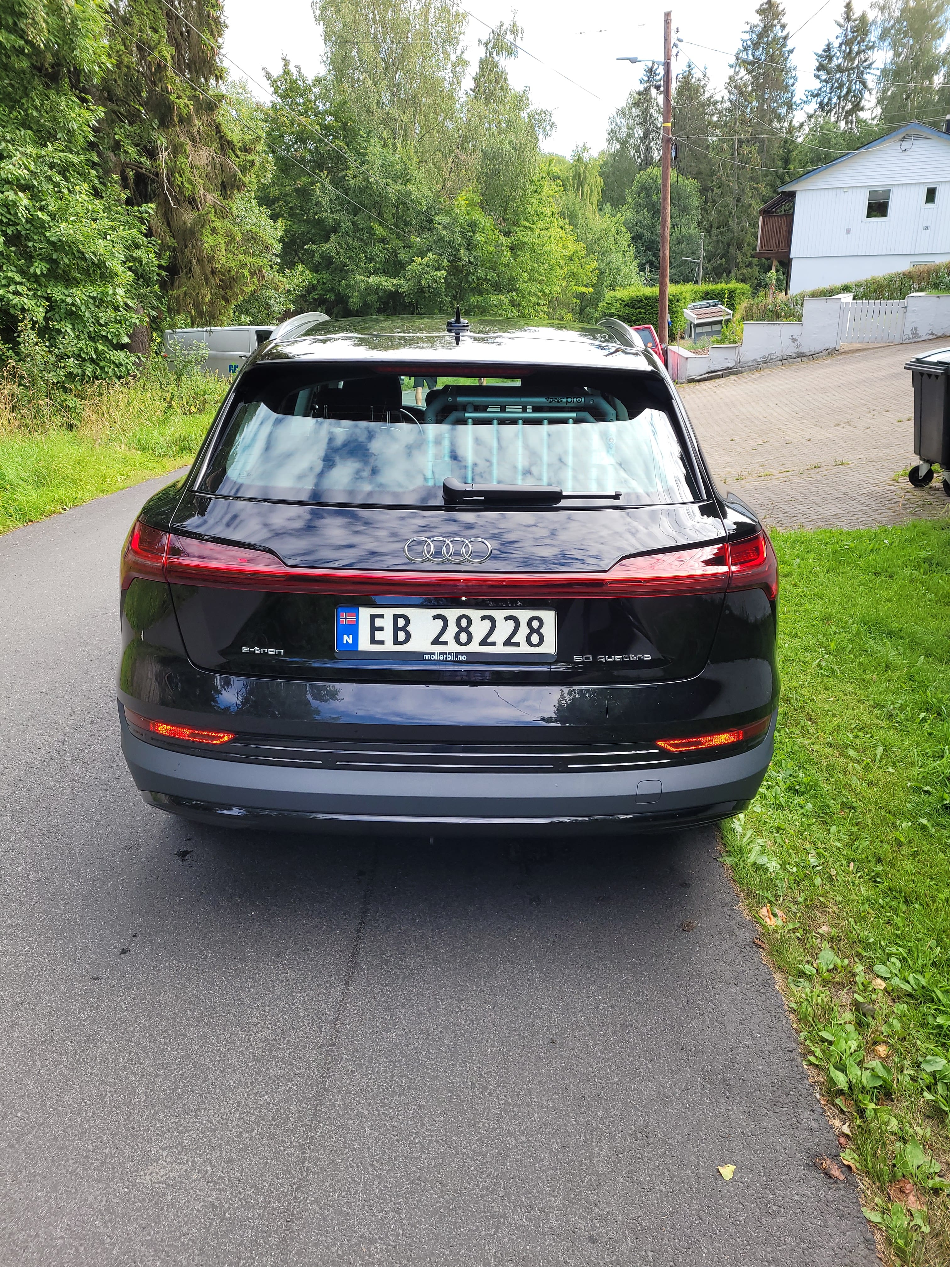 Audi e-tron med Sykkelstativ