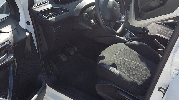 Peugeot 208 med Vinterdekk