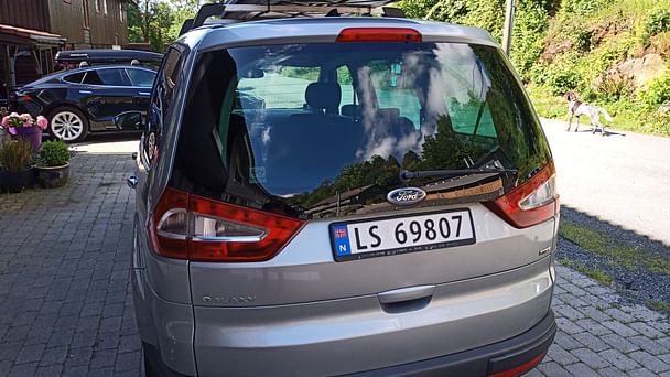 Ford Galaxy med Skistativ