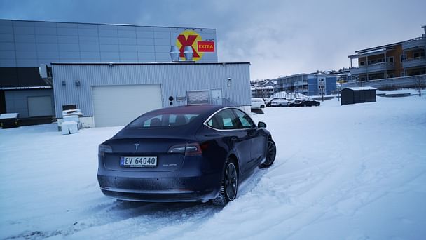 Tesla Model 3 med Sykkelstativ