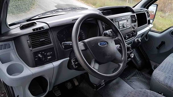 Ford Transit Varebil med Skistativ
