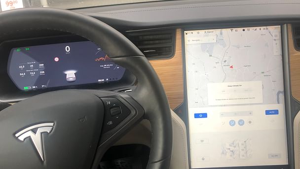 Tesla Model X med GPS