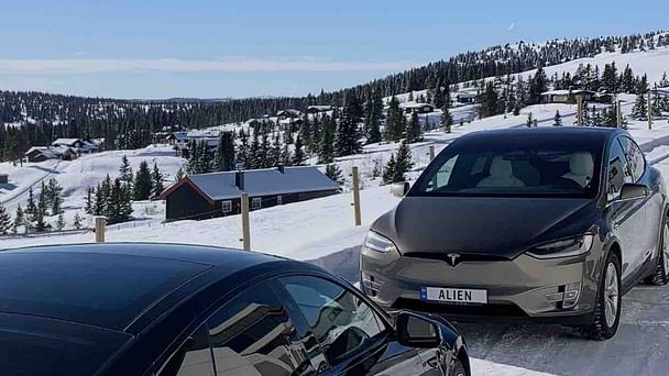 Tesla Model X 90D med Sykkelstativ