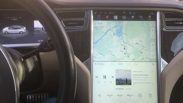 Tesla Model S med GPS