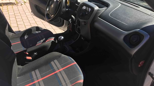 Peugeot 108 med Lydinngang