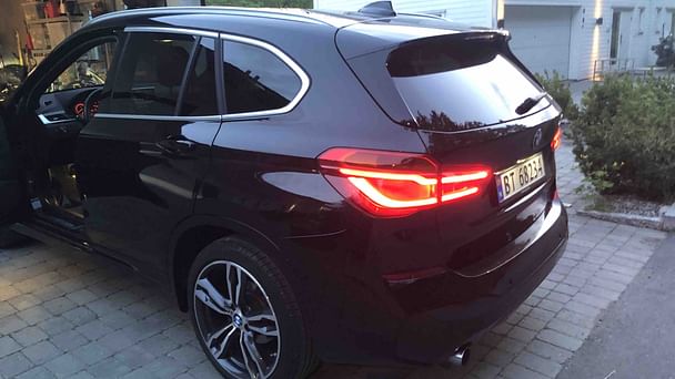 BMW X1 med Lydinngang