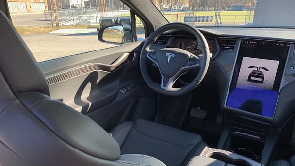 Tesla Model X med GPS
