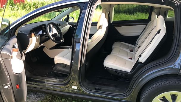 Tesla Model X med Lydinngang