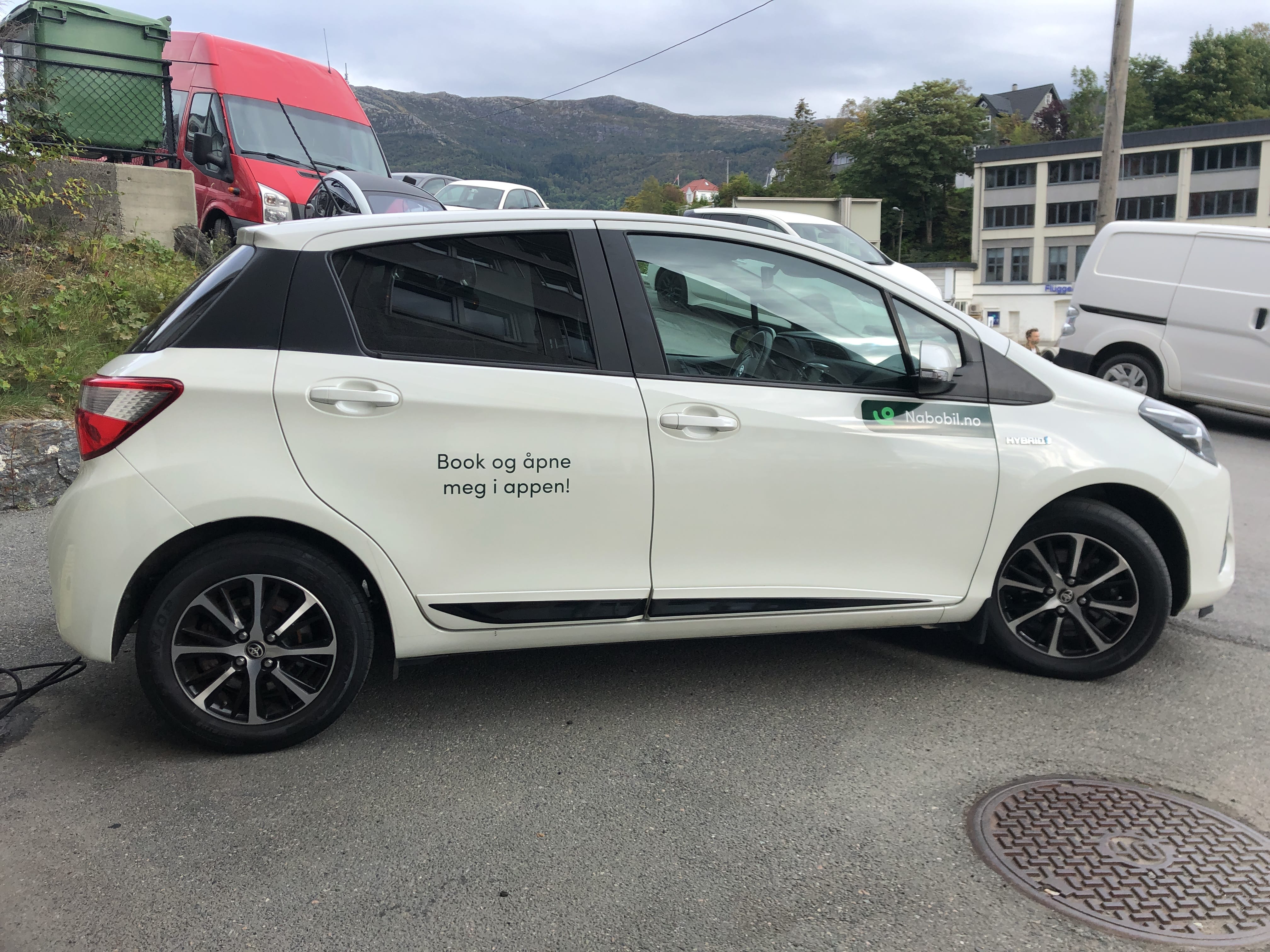 Toyota Yaris Hybrid Bensin 5 seter Automat with GPS