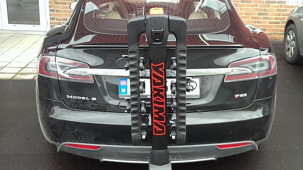 Tesla Model S med Sykkelstativ