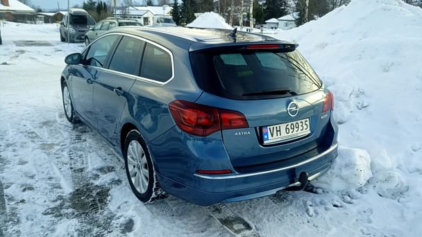 Opel Astra Sports Tourer med Sykkelstativ