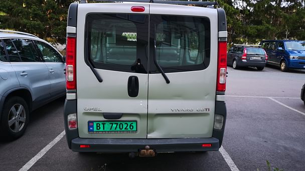 Opel Vivaro med Tilhengerfeste