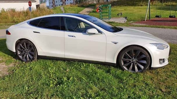 Tesla Model S med Vinterdekk