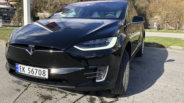 Tesla Model X med GPS