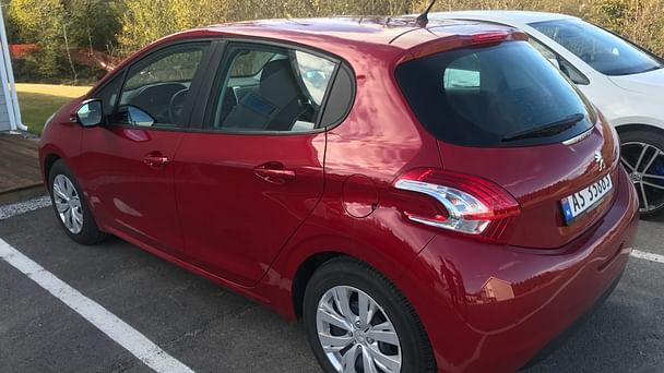 Peugeot 208 med Lydinngang