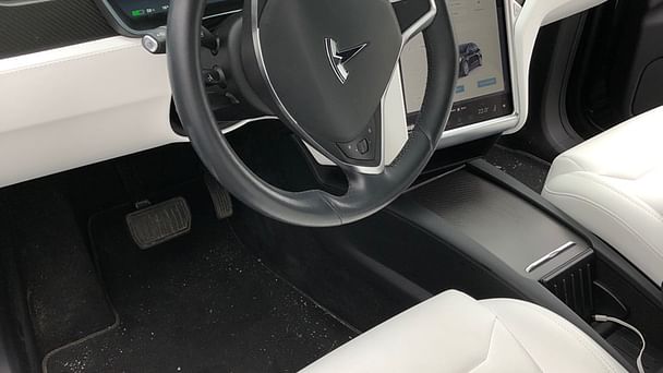 Tesla Model X med Vinterdekk