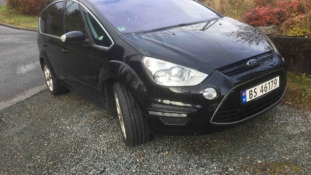 Ford S-Max med Lydinngang