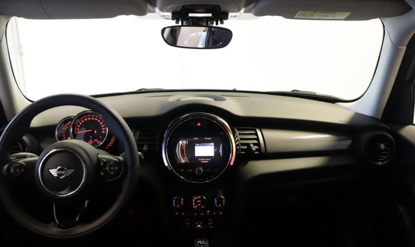 Mini Cooper 5-dører with Bluetooth audio