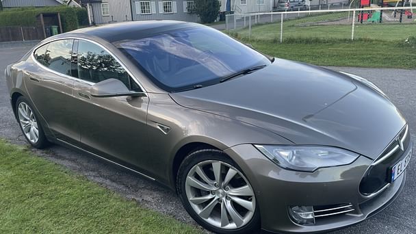 Tesla Model S 70D med GPS