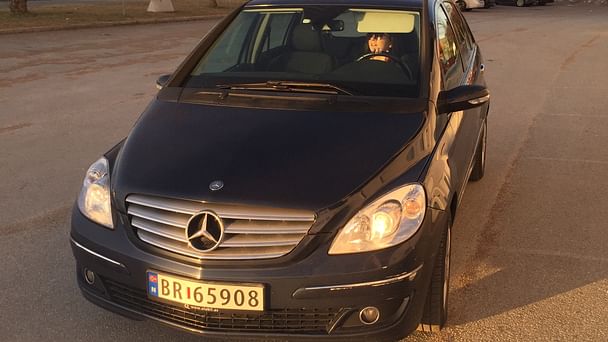 Mercedes Classe B med Sykkelstativ